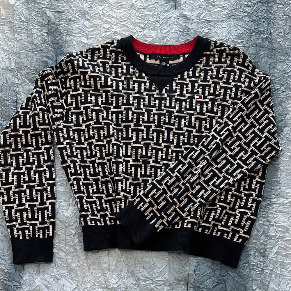 137. Tommy Hilfiger Navy & White Geometric women’s Sweater